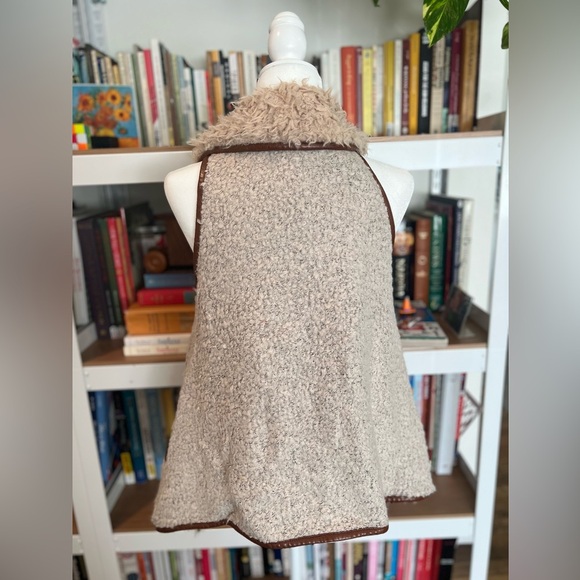 Love Tree Teddy Fluffy Shearling Open Front Vest Cream Tan Beige Size Medium - Picture 4 of 7
